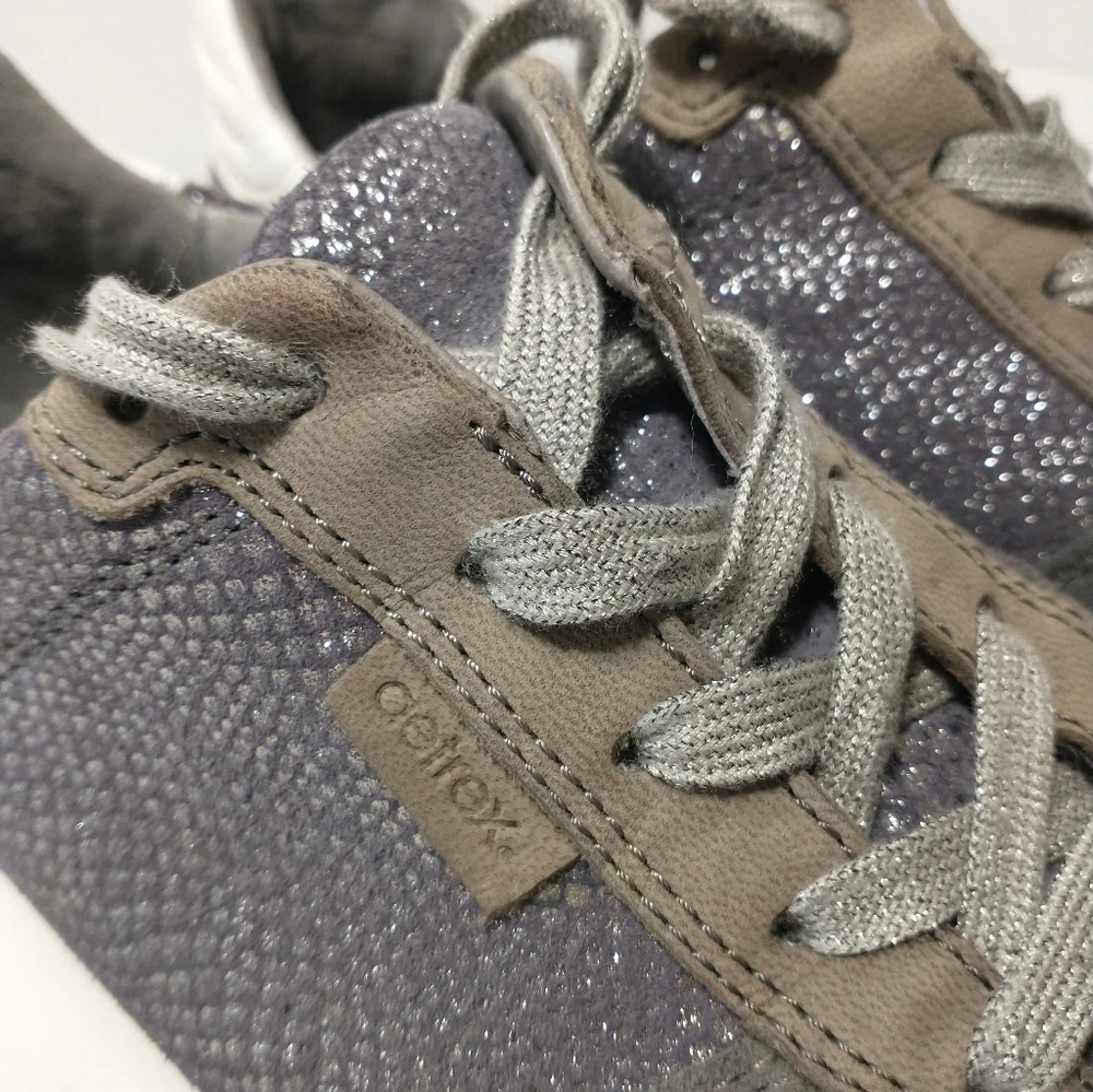 Aetrex Gray and Silver Snakeskin Print Sneakers‎ With Suede Accents, Size 9.5